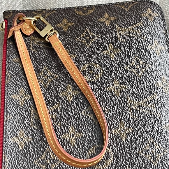 **SOLD** Wristlet - Picture 9 of 9